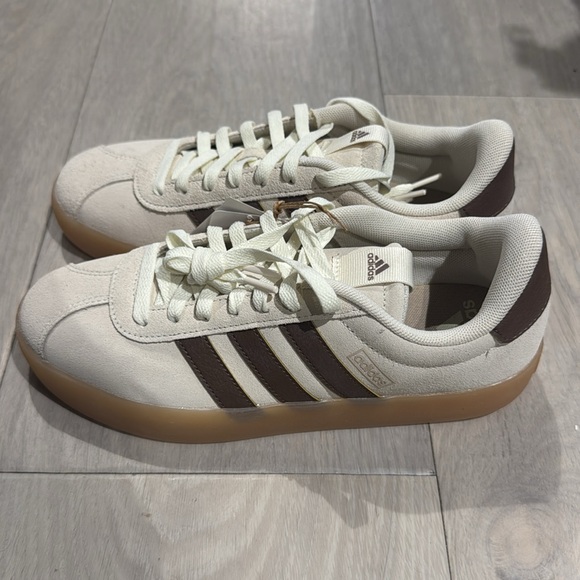 Adidas Cream and Brown Casual Sneakers size 7 NEW - Picture 2 of 5
